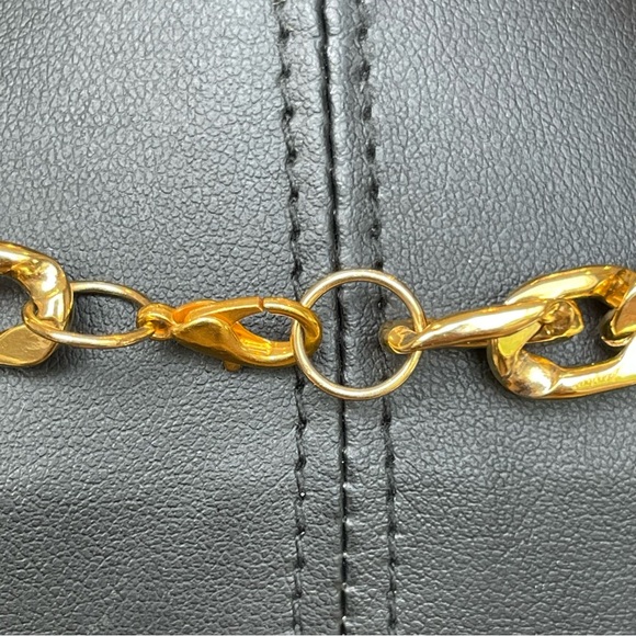 Gold Tone Curb Link Frosted White Lucite Necklace 18” Length Classic - Picture 2 of 3